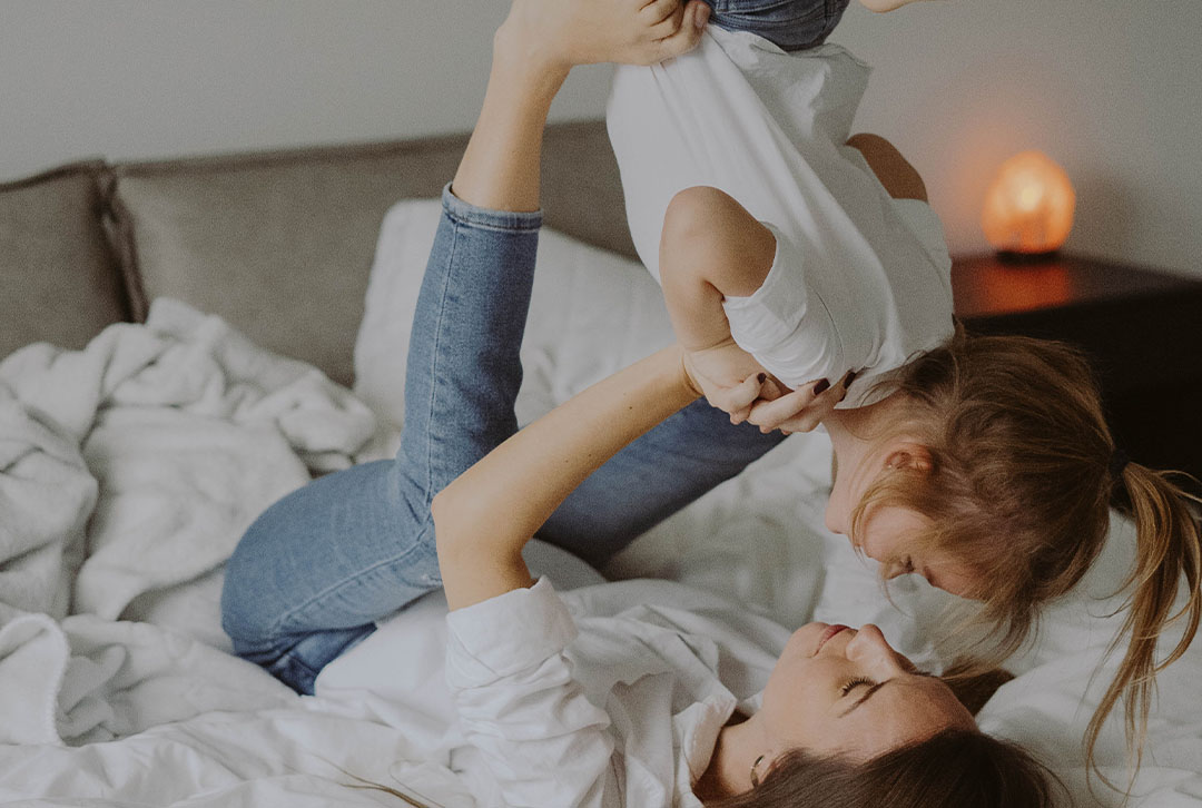 Πώς μεγαλώνουμε παιδιά με ταπεινοφροσύνη σε ένα κόσμο εγωπάθειας και εγωκεντρισμού