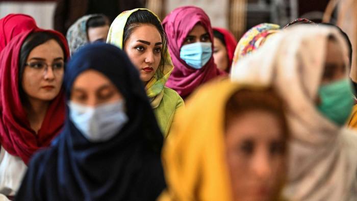 Μαριάμ Ναμπάβι: Νιώθω αιχμάλωτη, το μέλλον μου ξαναγράφεται