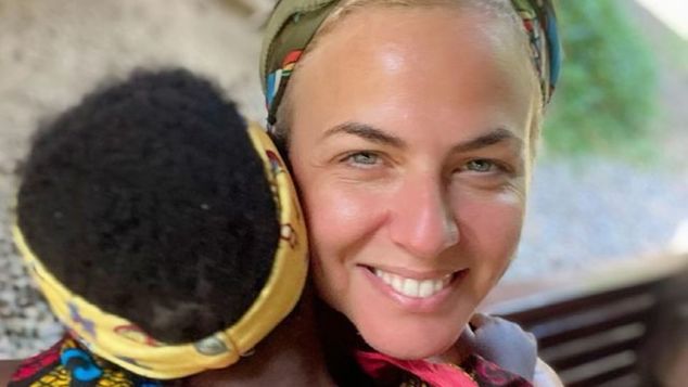 «Γιατί δεν υιοθετείς από την Ελλάδα;»: Η απάντηση της Χριστίνας Κοντοβά