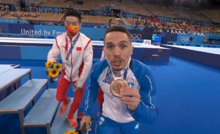 Η υπέροχη αφιέρωση του Πετρούνια στις κόρες του!