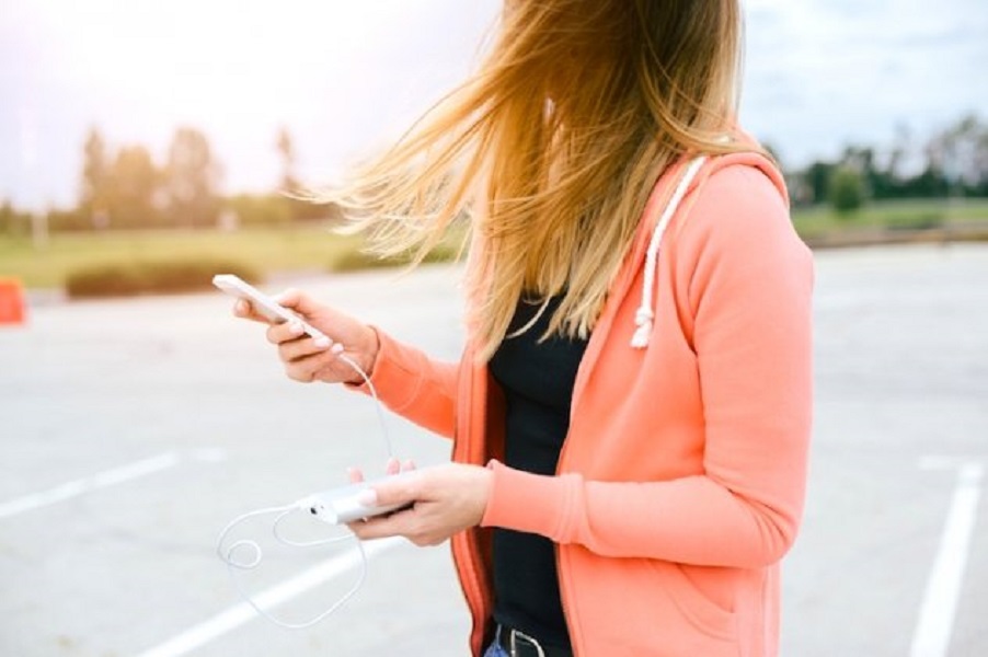 18χρονη πέθανε από ηλεκτροπληξία – Την χτύπησε κεραυνός την ώρα που μιλούσε στο κινητό της