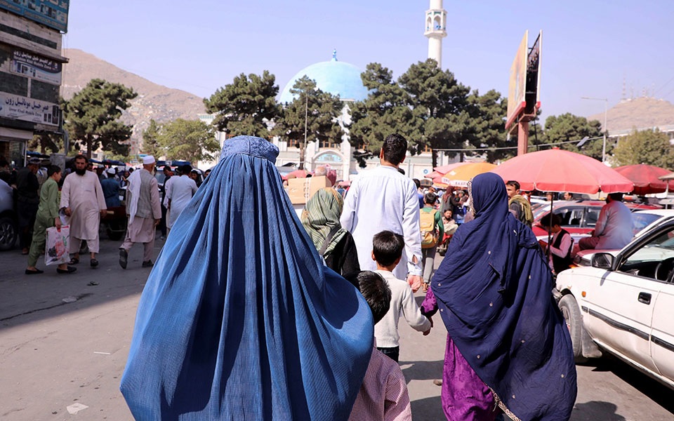 Αφγανιστάν: Οι φοιτήτριες θα πρέπει να φορούν αμπάγια και νικάμπ