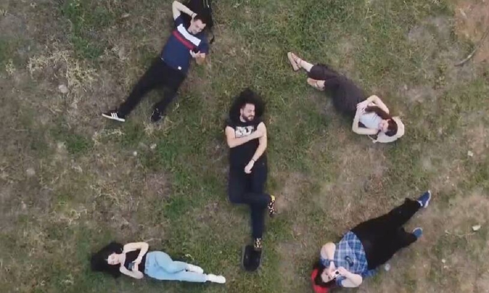 «Εσύ δεν βαρέθηκες;» - Viral το βίντεο των φοιτητών του ΑΠΘ για τον εμβολιασμό!