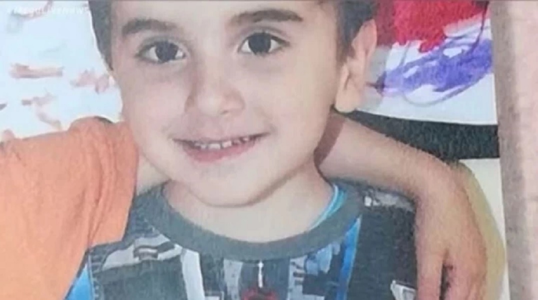 Μενίδι: Η μητέρα του Μάριου ξαναμπήκε σε σχολική τάξη 4 χρόνια μετά τη δολοφονία του γιου της από αδέσποτη σφαίρα