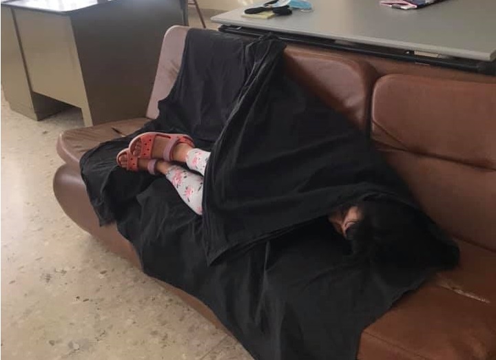 Η φωνή μιας μητέρας: "Αυτό το παιδί, θέλουν να αφήσουν στο σχολείο μόνο του, χωρίς νοσηλευτή"