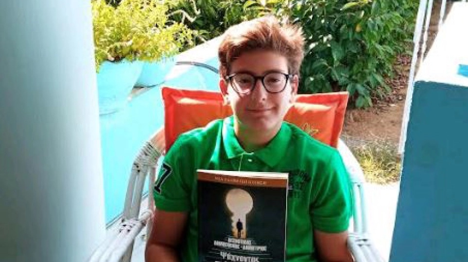Δημοσθένης Δεσποτίδης: Ο 14χρονος βραβευμένος ποιητής παρουσίασε την πρώτη του ποιητική συλλογή