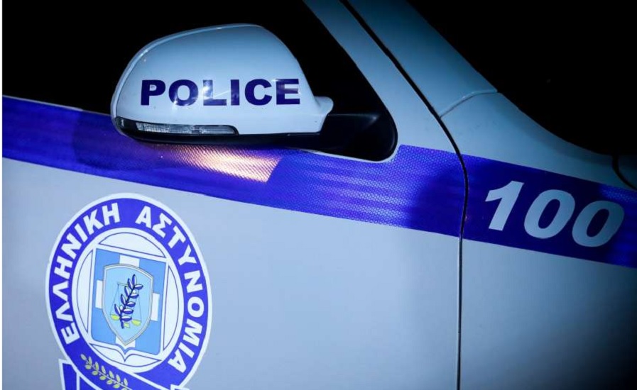 Βίντεο ντοκουμέντο από τη στιγμή που οι αστυνομικοί μεταφέρουν παιδί με αλλεργικό σοκ στο νοσοκομείο