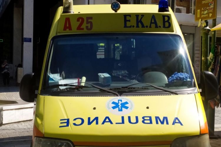 Πάτρα: 14χρονη έπεσε στον δρόμο από εν κινήσει όχημα