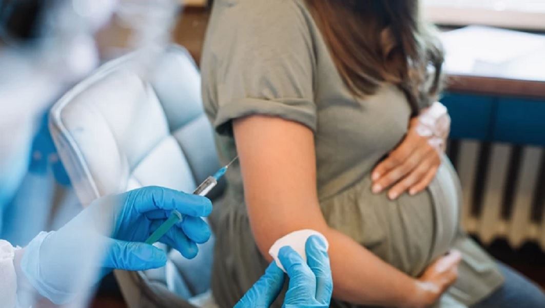 Καθηγητής γυναικολογίας για τον θάνατο της εγκύου στη Θεσσαλονίκη: Οι έγκυες πρέπει να εμβολιαστούν για να προστατεύσουν το παιδί