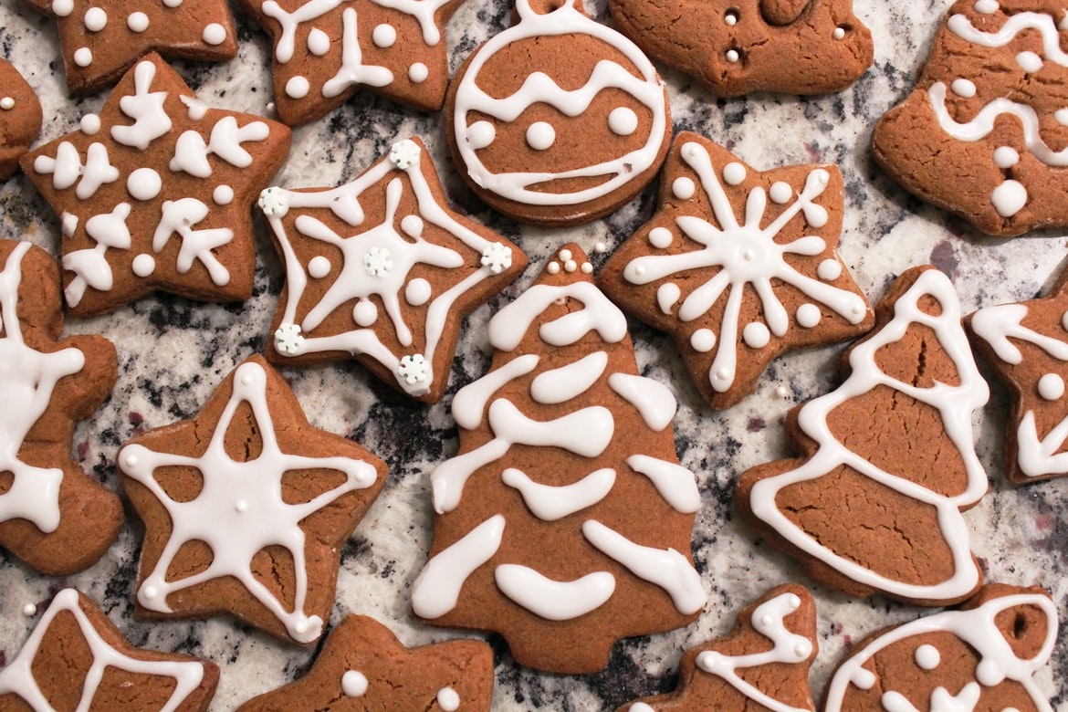 Υγιεινά gingerbread cookies με βρώμη και μελάσα