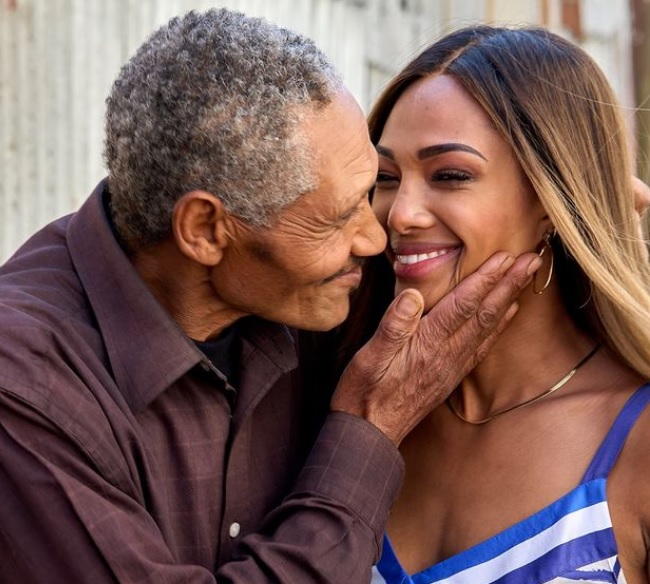 Μις Βέλγιο: Συνάντησε τον πατέρα της μετά από 15 χρόνια - «σαν παιδί με κατέστρεψε»