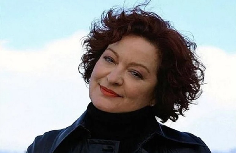 «Ένα τραγούδι που θα 'λεγε στη μάνα μου ό,τι δεν πρόλαβα». Η ιστορία πίσω από το Μαμά Γερνάω