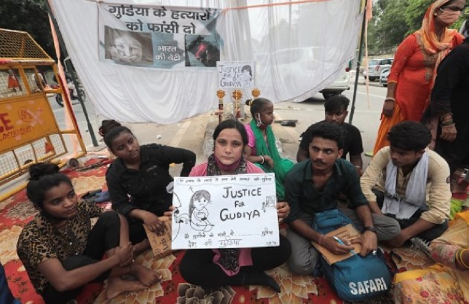 Ινδός βουλευτής - «Όταν ο βιασμός είναι αναπόφευκτος ξαπλώστε & απολαύστε τον»