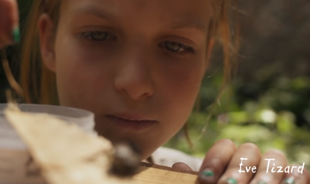 Εύα: Σώζοντας ζωές με... ζαχαρόνερο – Η ιστορία της πιο μικρής ακτιβίστριας