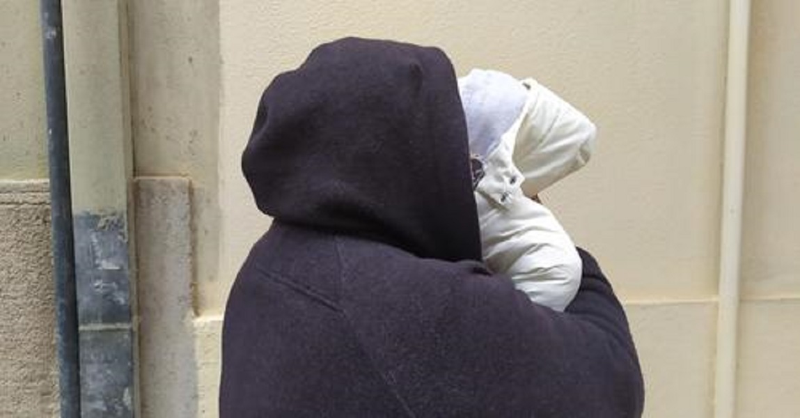 Η αλληλεγγύη των γειτόνων έσωσε μητέρα και κόρη από την ενδοοικογενειακή βία στην Καλλιθέα