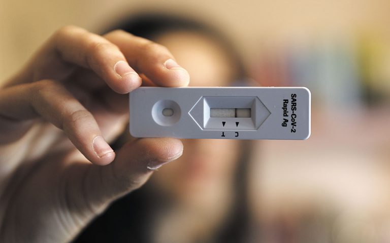 Self test: Ξεκινά από τη Δευτέρα η δωρεάν διάθεσή τους - Πώς θα γίνει η διανομή