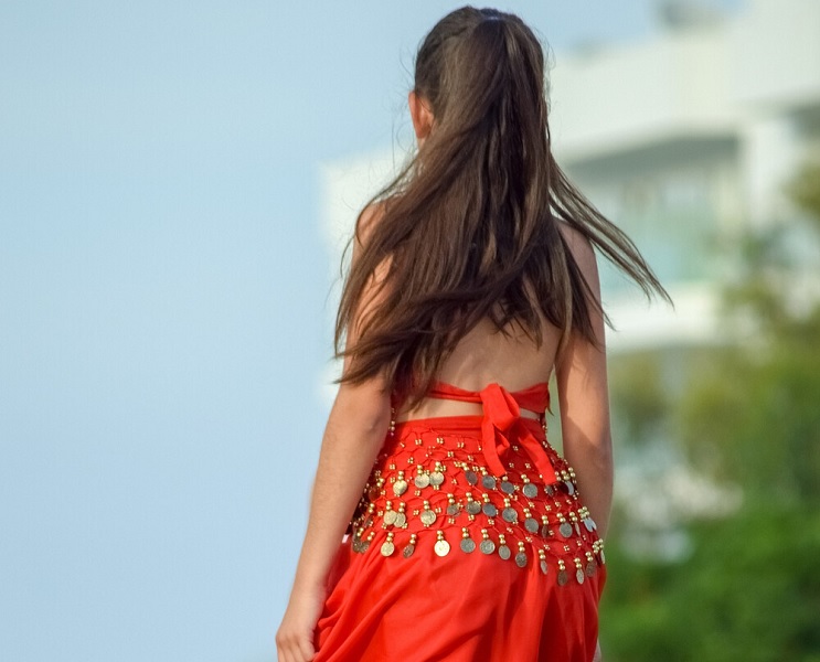 Αίγυπτος: Απέλυσαν δασκάλα επειδή χόρεψε χορό της κοιλιάς –Φούντωσε η συζήτηση για τα δικαιώματα των γυναικών