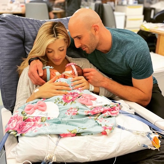 Addy & Lily: Οι δίδυμες σιαμαίες αδελφούλες που διαχωρίστηκαν λατρεύουν η μία την άλλη