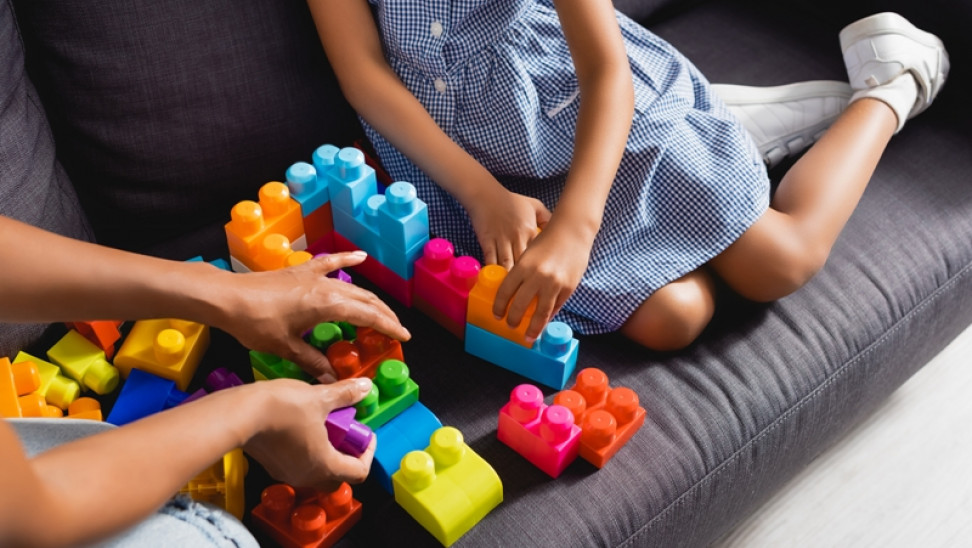 ΕΣΔΙΦ: Έρχονται παιδικοί σταθμοί στις επιχειρήσεις και νταντάδες της γειτονιάς - Όλο το σχέδιο