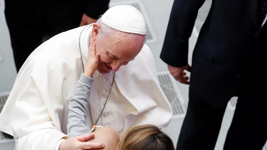 Πάπας Φραγκίσκος προς γονείς: Υποστηρίξτε τα παιδιά σας αν είναι γκέι