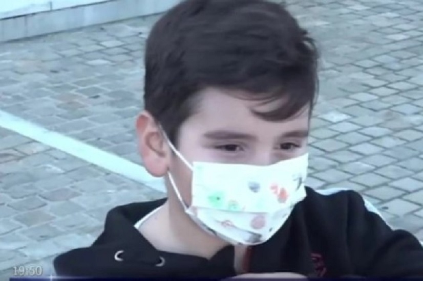 O πιτσιρικάς που ήθελε να επιστρέψει στο σχολείο γιατί έχει ωραία δασκάλα