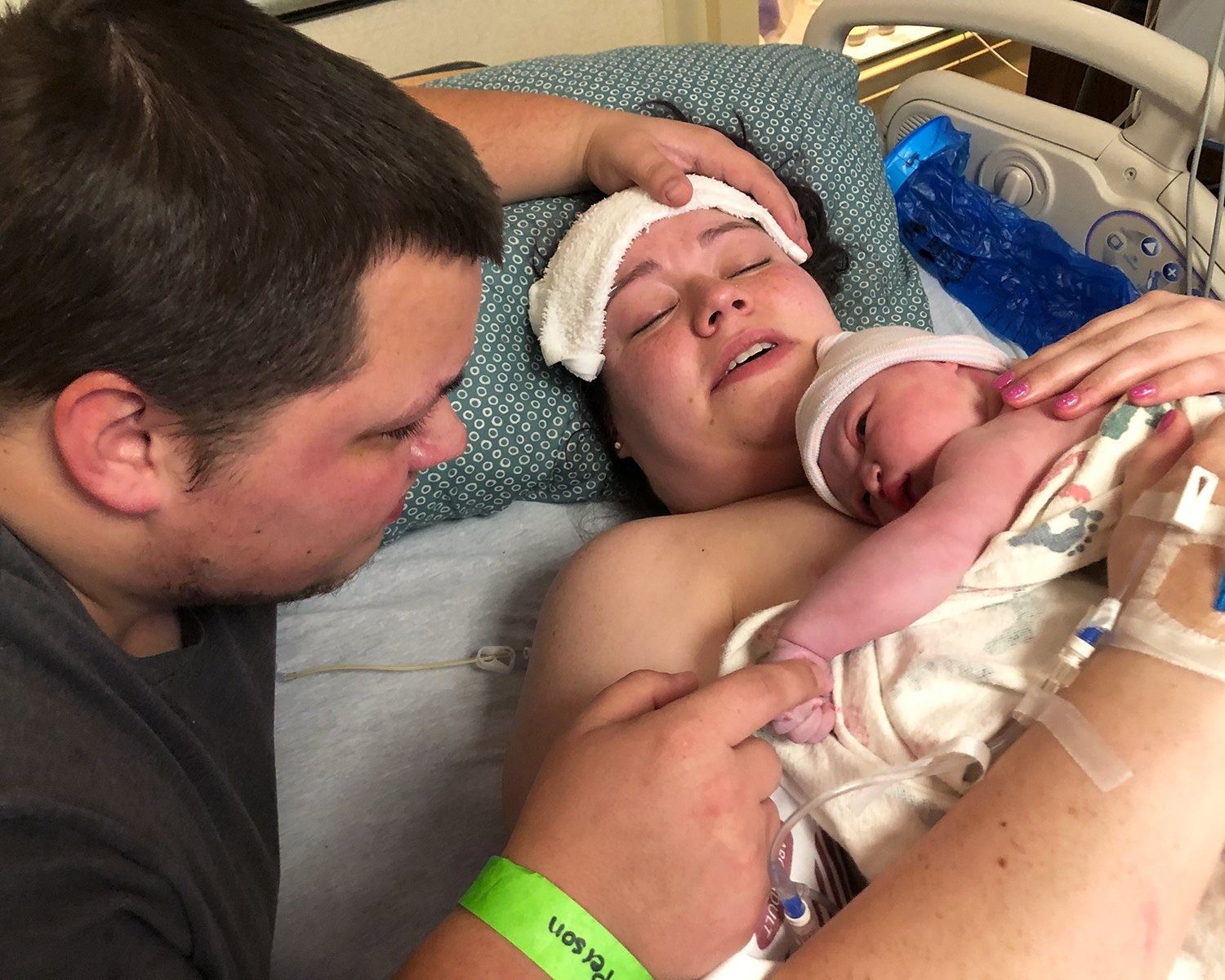 Θα είναι αυτό το πιο καλότυχο μωρό στον κόσμο; Γεννήθηκε στις 22/2/22, ώρα 2:22 και δωμάτιο 2