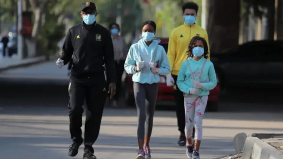 Λευκός Οίκος: Να συνεχιστεί η χρήση μάσκας στα σχολεία