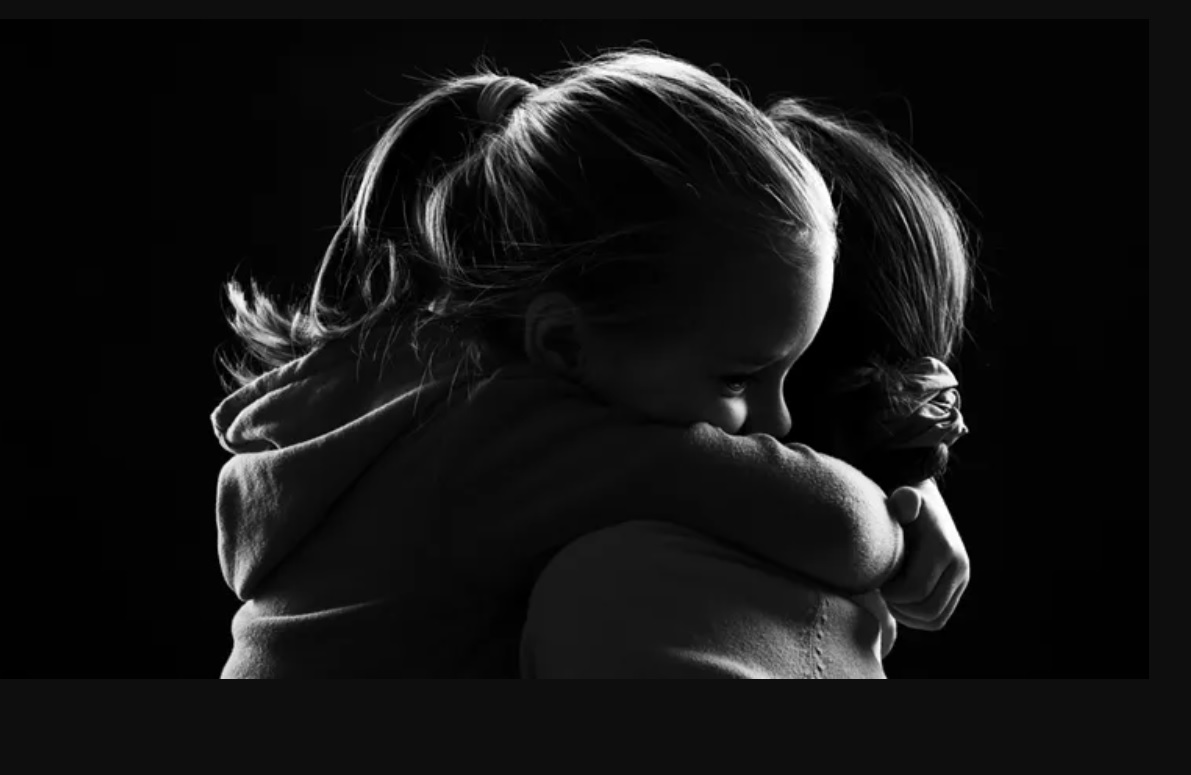 Όταν τα παιδιά ρωτάνε για το θάνατο: Να τι απαντάς σε κάθε ερώτηση, σύμφωνα με την ειδικό