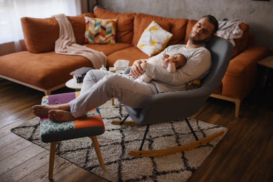 Έρευνα - Ένας γονιός τον πρώτο χρόνο του παιδιού μπορεί να χάσει μέχρι και 133 νύχτες ύπνου!