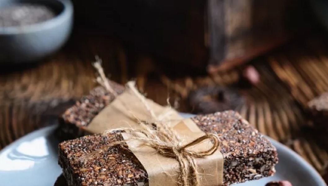 Μπάρες βρώμης με σοκολάτα, χωρίς ζάχαρη και χωρίς ψήσιμο, για εσάς και τα παιδιά σας!