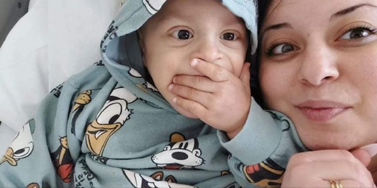 O Χρήστος Εφραίμ θα επιστρέψει νικητής από τη μάχη με τον καρκίνο και μαζί με τη μαμά του μοιράζουν χαμόγελα!