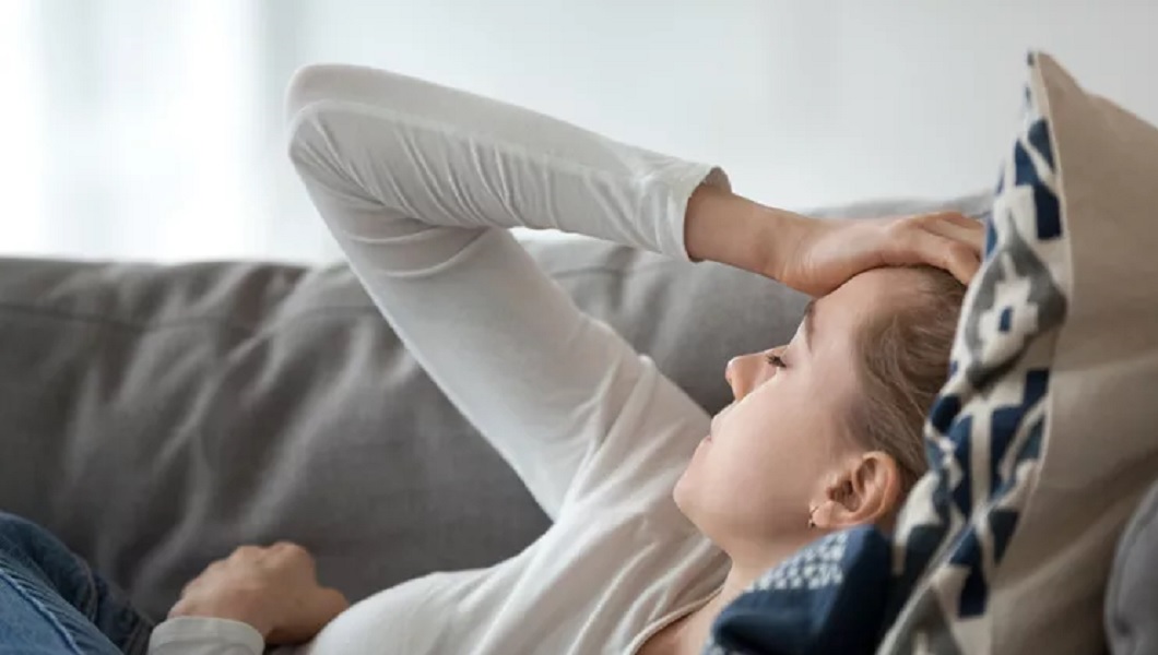 Εμμηνορροϊκή ημικρανία: Όσα πρέπει να γνωρίζεις εάν παθαίνεις ημικρανία πριν την περίοδο