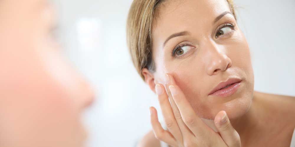 Βρήκαμε την απόλυτη σειρά φυσικών καλλυντικών αντιγήρανσης με κερί μέλισσας