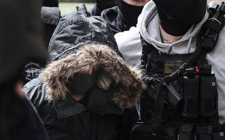 Πάτρα: Από την αρχή η ιατροδικαστική εξέταση για τους θανάτους της Μαλένας και της Ίριδας