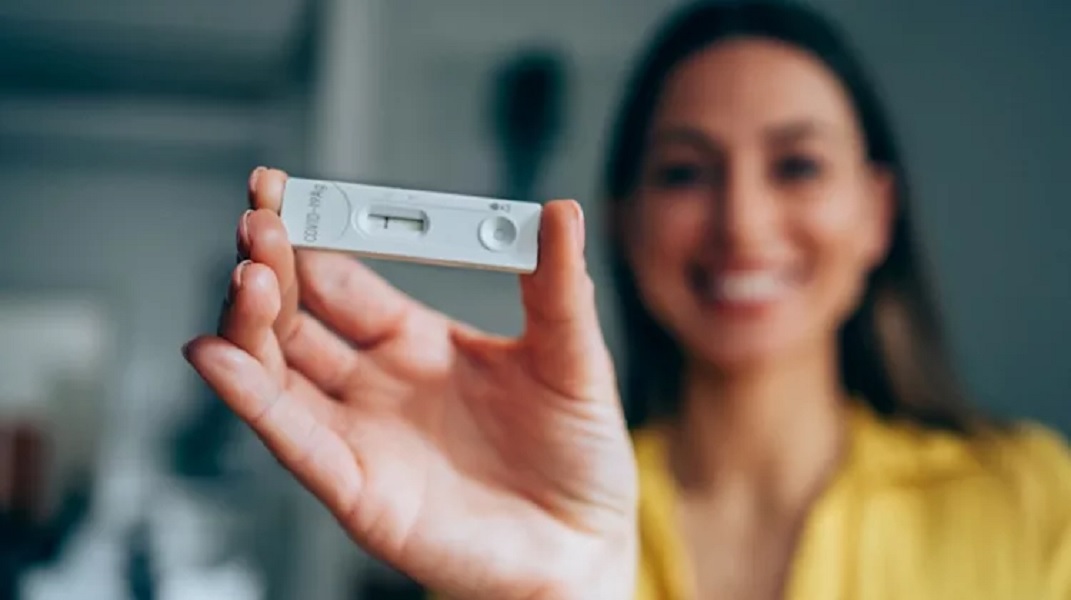 Έχεις συμπτώματα αλλά το self test βγαίνει αρνητικό. Τι μπορεί να σημαίνει αυτό;