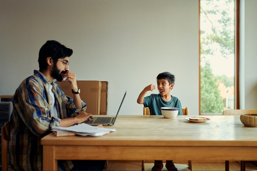 Πρόγραμμα Family Bond - Πώς η Volvo γίνεται παγκόσμιο πρότυπο στηρίζοντας τους νέους γονείς!