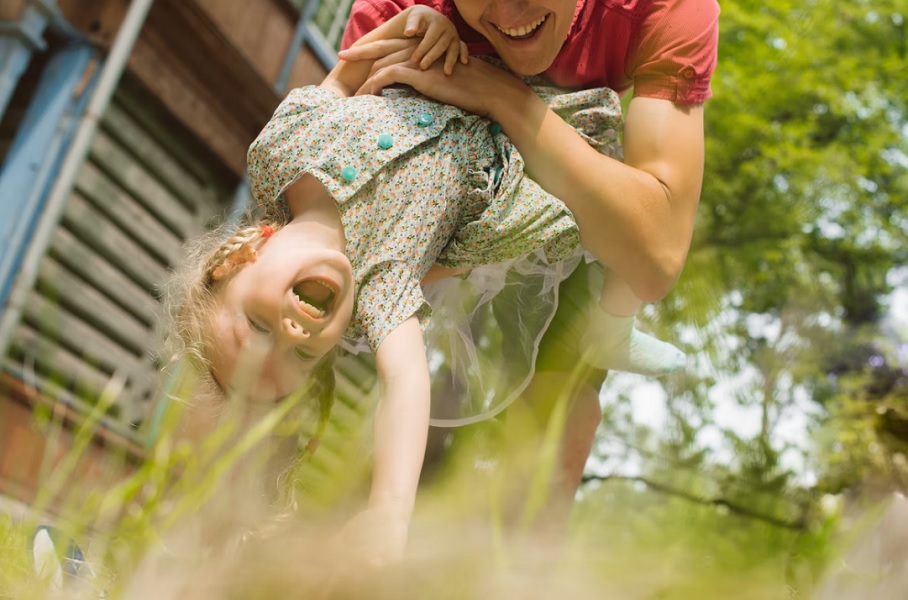 Ας είμαστε ευγενικοί με τα παιδιά, ώστε αν κάποιος τους φερθεί αλλιώς να το θεωρήσουν αφύσικο