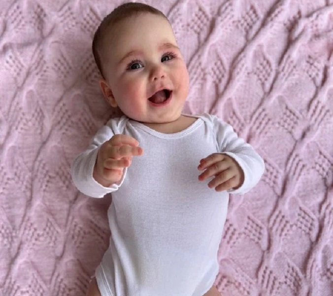 H Isa με το ένα ποδαράκι πιο κοντό από το άλλο είναι το μωρό της Gerber 2022