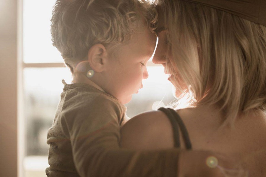 Όταν μια μητέρα λέει "σ' αγαπώ" εννοεί "είσαι η ανάσα μου και το φως μέσα στα μάτια μου"