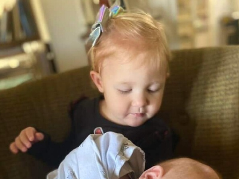 Κουτάβια επιτέθηκαν σε 2χρονο κορίτσι και οι γονείς προειδοποιούν για το Littermate Syndrome