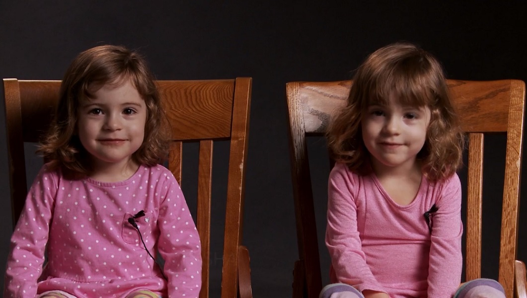 «Her & Me»: Ένα ντοκιμαντέρ για τα ομοζυγωτικά δίδυμα