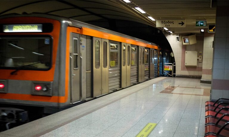 6χρονο παιδί έπεσε στο κενό ανάμεσα στην αποβάθρα και το τρένο του ΗΣΑΠ στο Μοναστηράκι