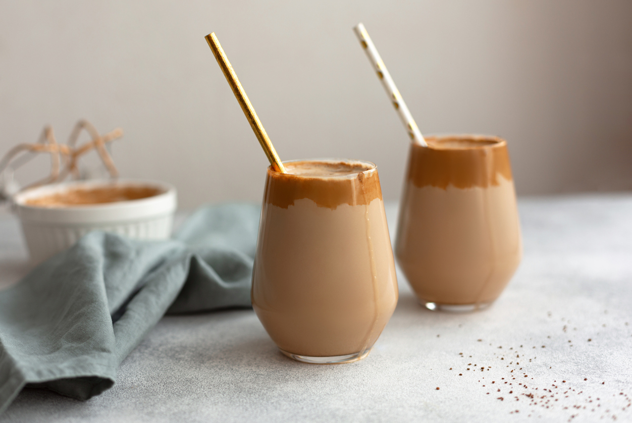 Συνταγή για απολαυστικό milkshake χωρίς ζάχαρη (με αβοκάντο και κακάο!)