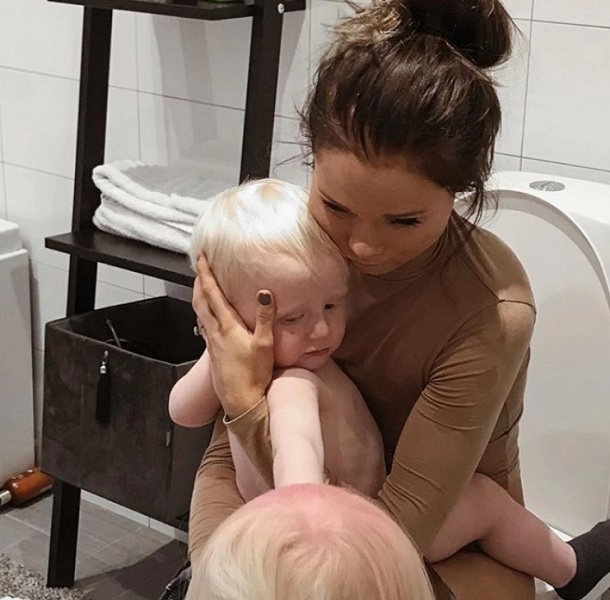 Δυο λέξεις για τη μαμά που κρύβεται στο μπάνιο για να μείνει για λίγα λεπτά μόνη