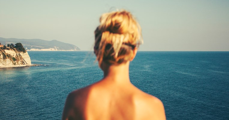 "'Στις καλοκαιρινές διακοπές... θα μείνεις έγκυος' - Εκείνο το πρωί μόλις είχα αδιαθετήσει"