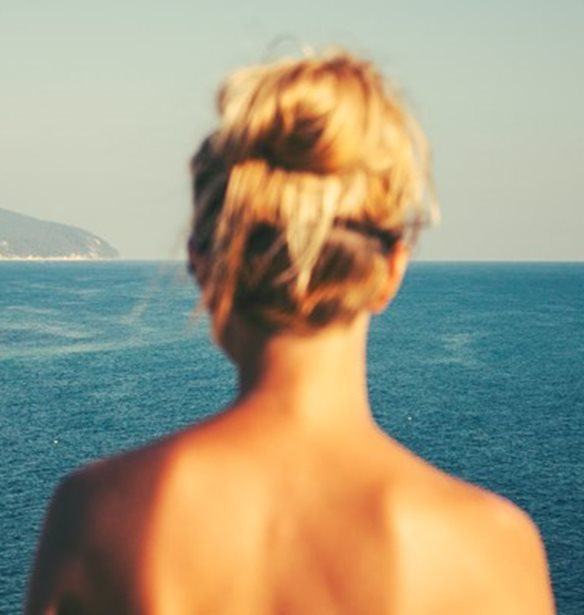 "'Στις καλοκαιρινές διακοπές... θα μείνεις έγκυος' - Εκείνο το πρωί μόλις είχα αδιαθετήσει"