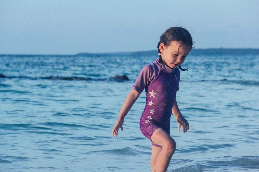 Πώς το χρώμα του μαγιό μπορεί να σώσει τη ζωή ενός παιδιού - ποια χρώματα να αποφεύγουμε