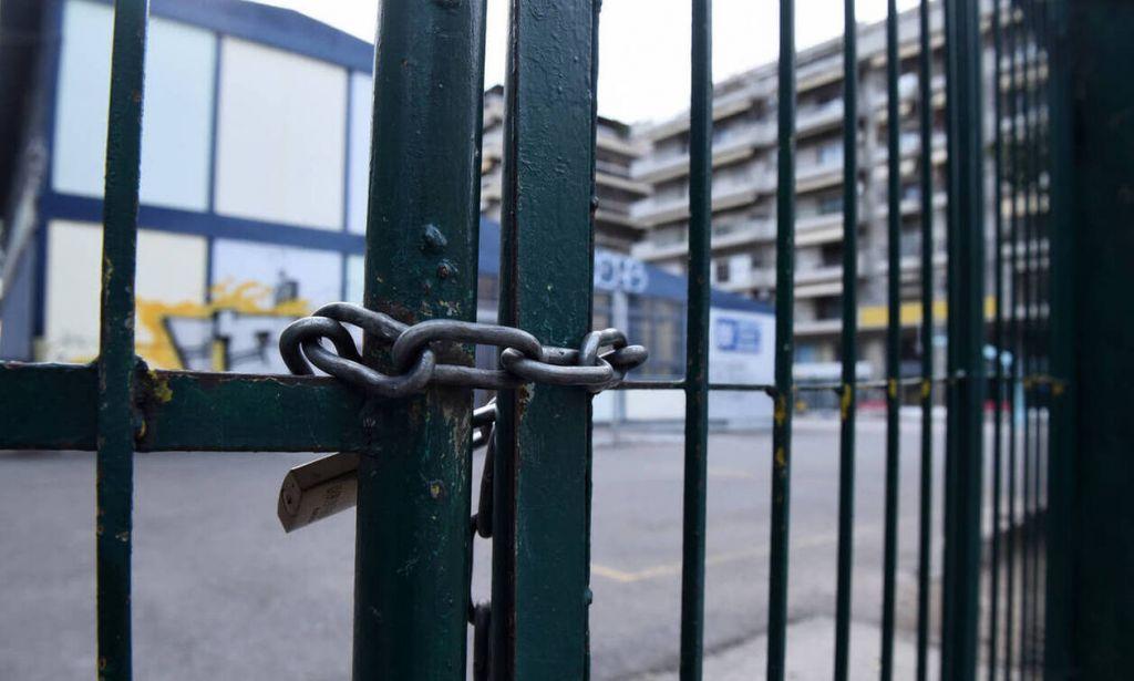 Απίστευτο: Έκαναν έξωση και έβαλαν λουκέτο σε δημοτικό σχολείο στο Αιγάλεω