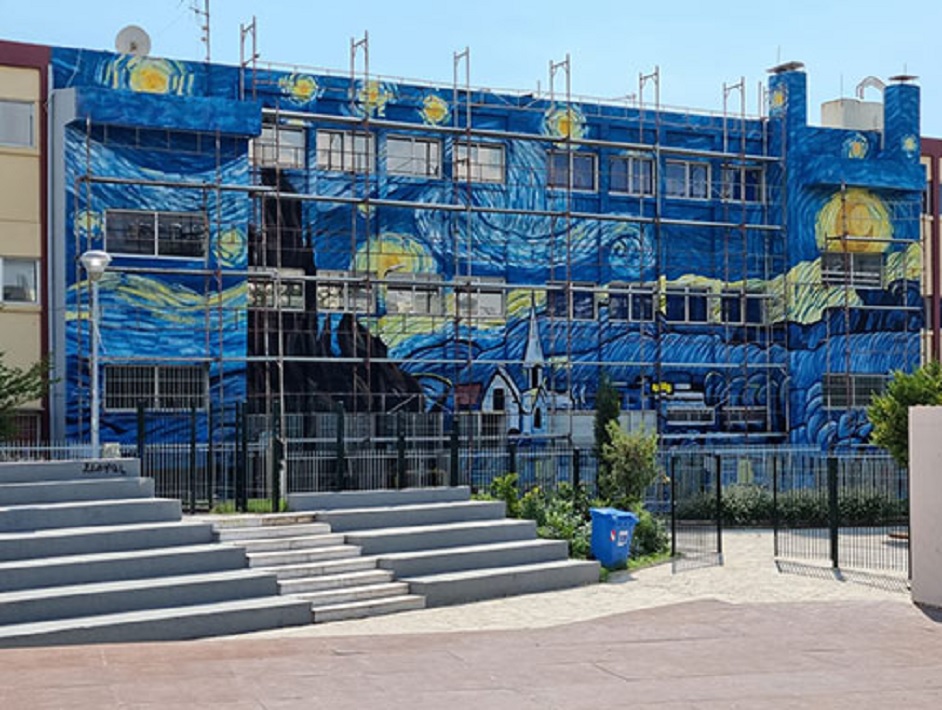 H «Έναστρη Νύχτα» του Van Gogh ομορφαίνει το 2ο Λύκειο Αλίμου