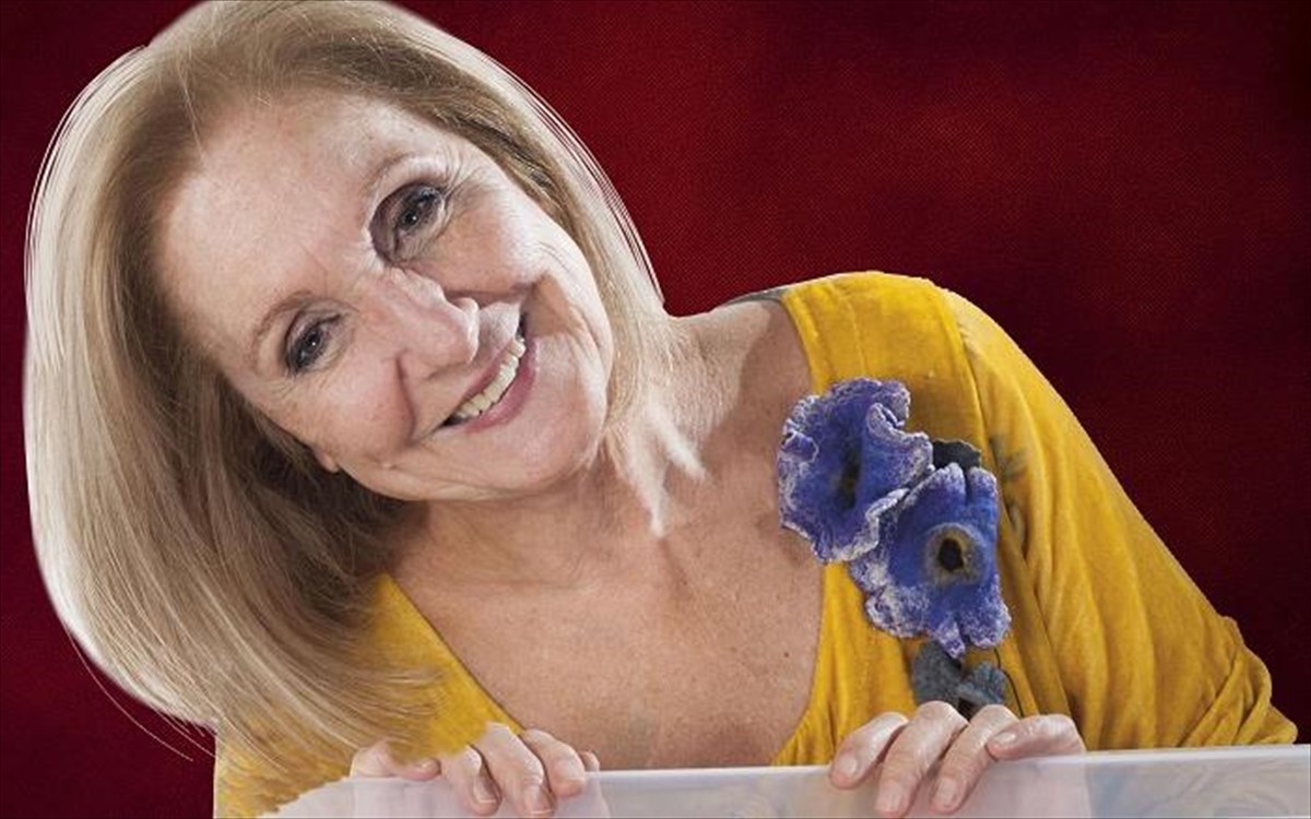 Κάρμεν Ρουγγέρη: Επιστρέφει στο παιδικό θέατρο με το «Παραμύθι χωρίς όνομα» της Πηνελόπης Δέλτα